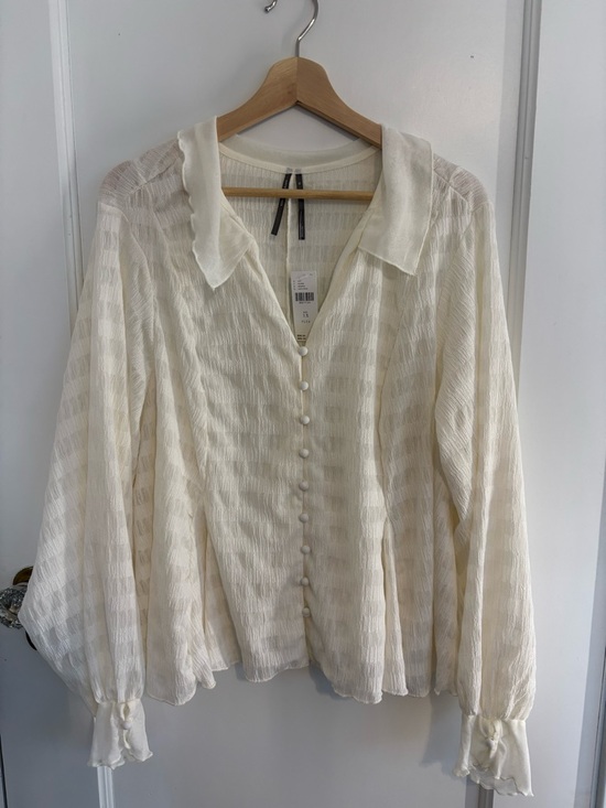 Anthropologie Tops - Anthropologie Cream Button-Front Long Sleeve Blouse